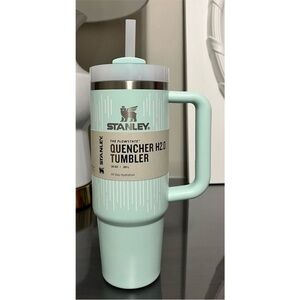 🦋🌙 NWT STANLEY | Quencher H2.0 Flowstate Clean Slate Mint Rain 30z
